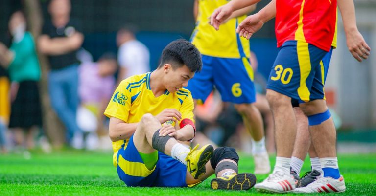 Vidéo: un footballeur indien se tue en célébrant son but
