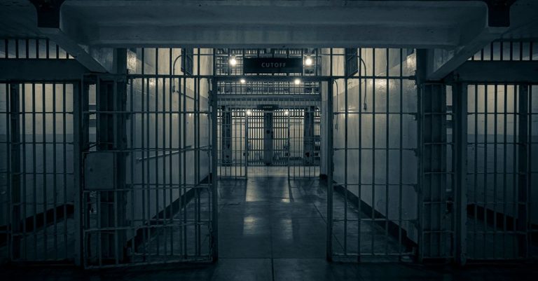Ce français s&rsquo;évade des îles-prisons à la nage, un vrai fugitif