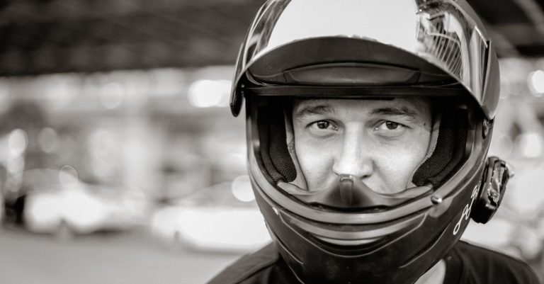 L&rsquo;importance du port du casque illustrée dans une vidéo impressionnante