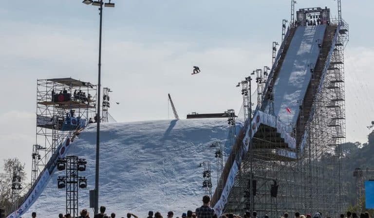 La session snowboard du Air & Style à Los Angeles