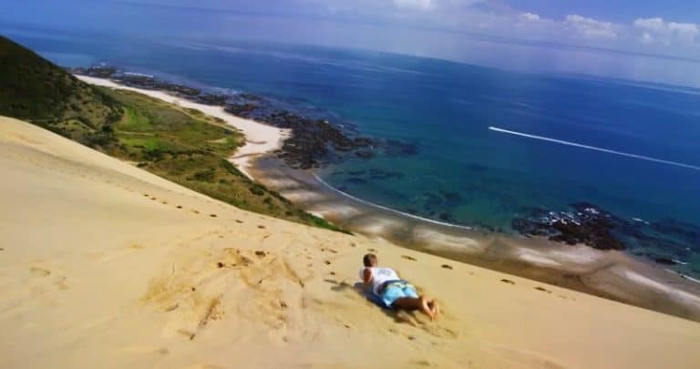 Une session de sandboard cool et ensoleillée par Devin Supertramp
