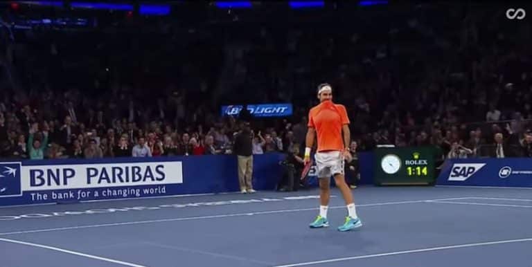 Federer, choqué, perd un point face à un enfant lors d&rsquo;un match d&rsquo;exhibition