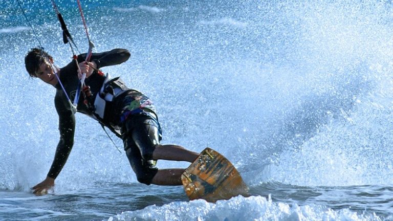 Comment apprendre le kitesurf en peu de temps ?