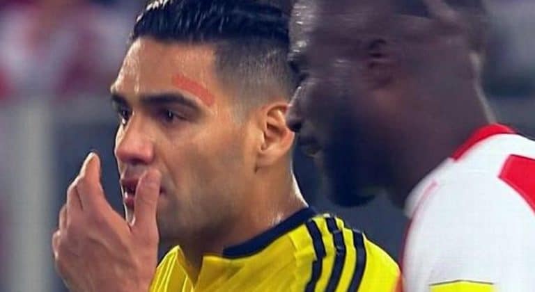 Colombiens et Péruviens se seraient-ils entendus sur l&rsquo;issue de leur match nul ?