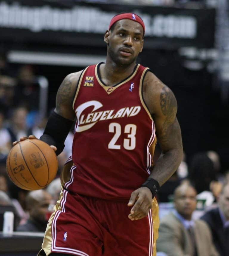 Lebron James et Michael Jordan ont désormais le même nombre de matchs joués en NBA