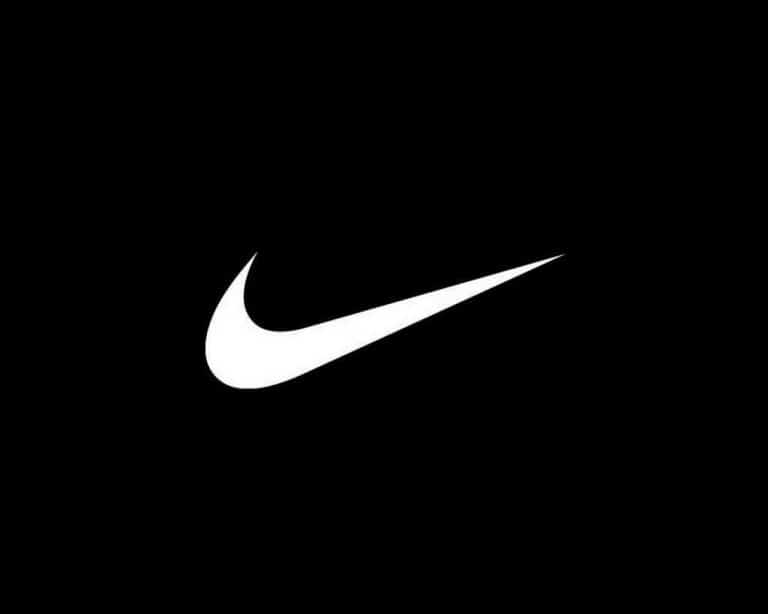 Stephen Curry et James Harden semblent cacher le logo de la marque Nike après l’accord entre la marque et la NBA