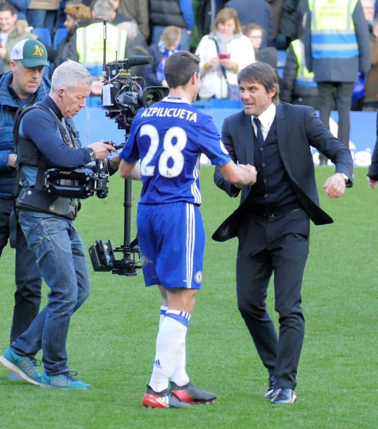 Le manager de Chelsea, Antonio Conte, est accusé par la FA après son expulsion
