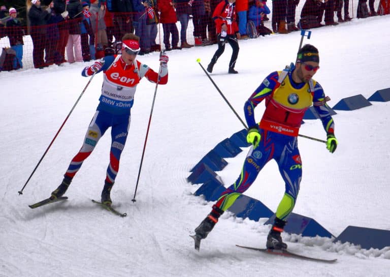 Martin Fourcade et le relais féminin s’imposent