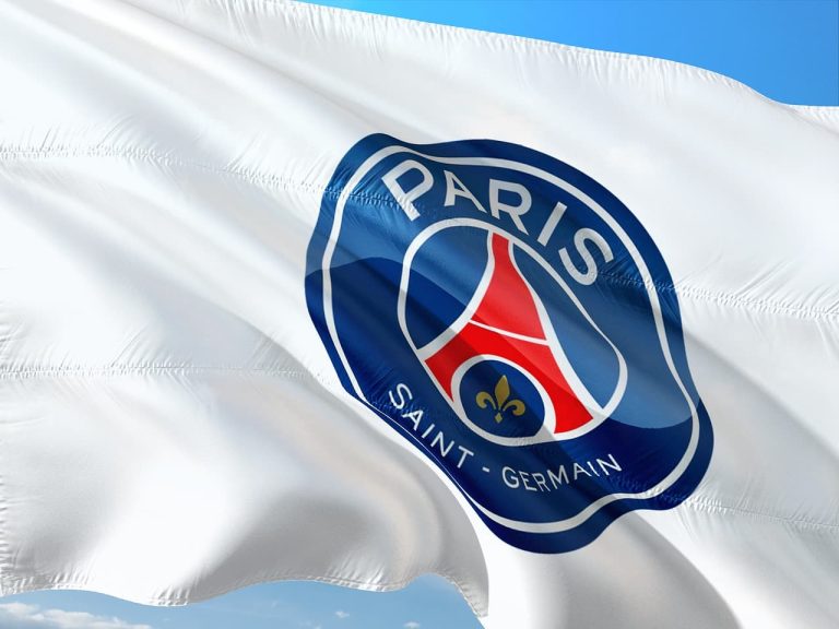 Le PSG, mené par Neymar et Kylian Mbappé, bat Amiens 4-1