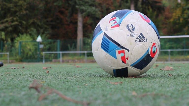 Impossible de savoir quand va reprendre la saison de football