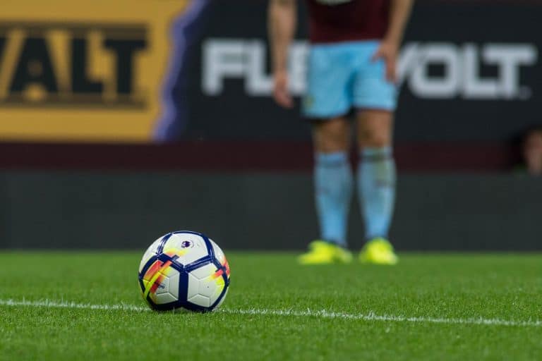 Premier League : l’absence de supporters est-elle derrière la course au but ?