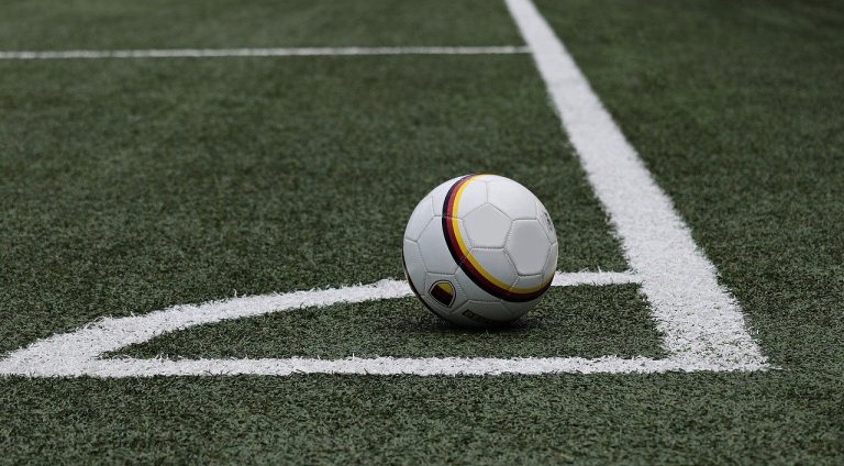 Covid-19 : déjà affaibli par le piratage, le football français au bord du gouffre