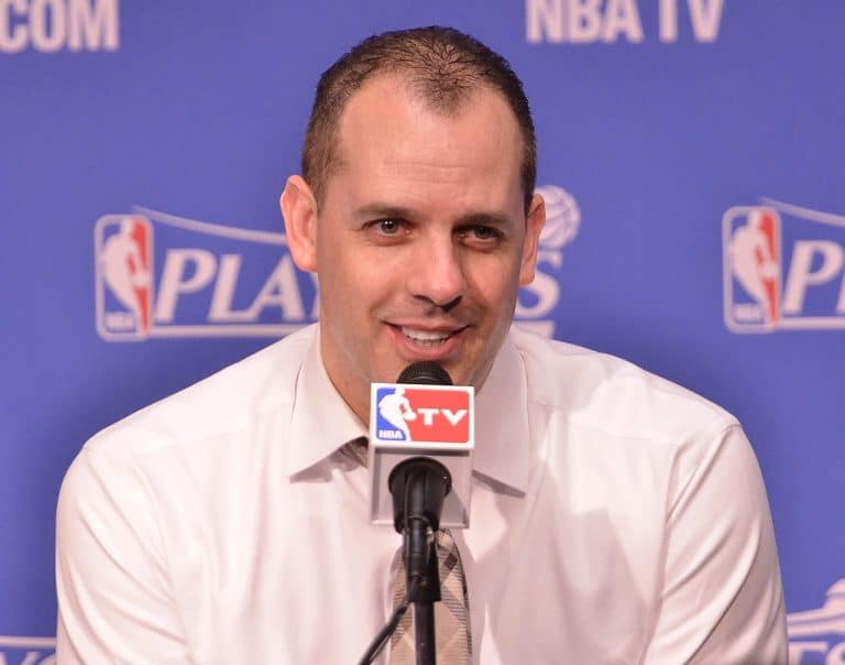 Le coach des Lakers, Frank Vogel, est satisfait de ses jeunes joueurs