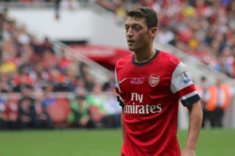 Mesut Ozil rejoint Fenerbahce