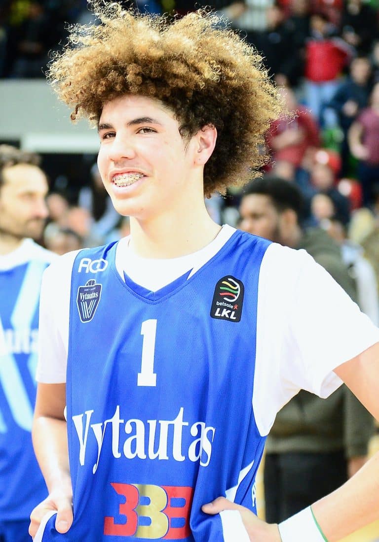 LaMelo Ball devient le plus jeune joueur de l’histoire de la NBA à réaliser un triple-double
