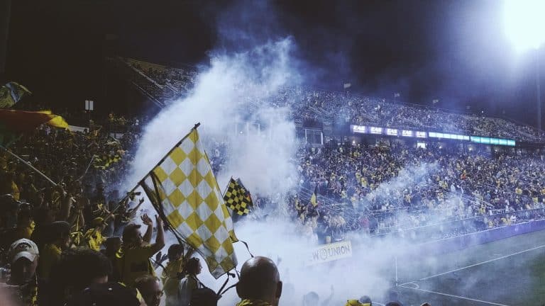 Comment regarder un match de football en direct sur son téléphone ou ordinateur ?