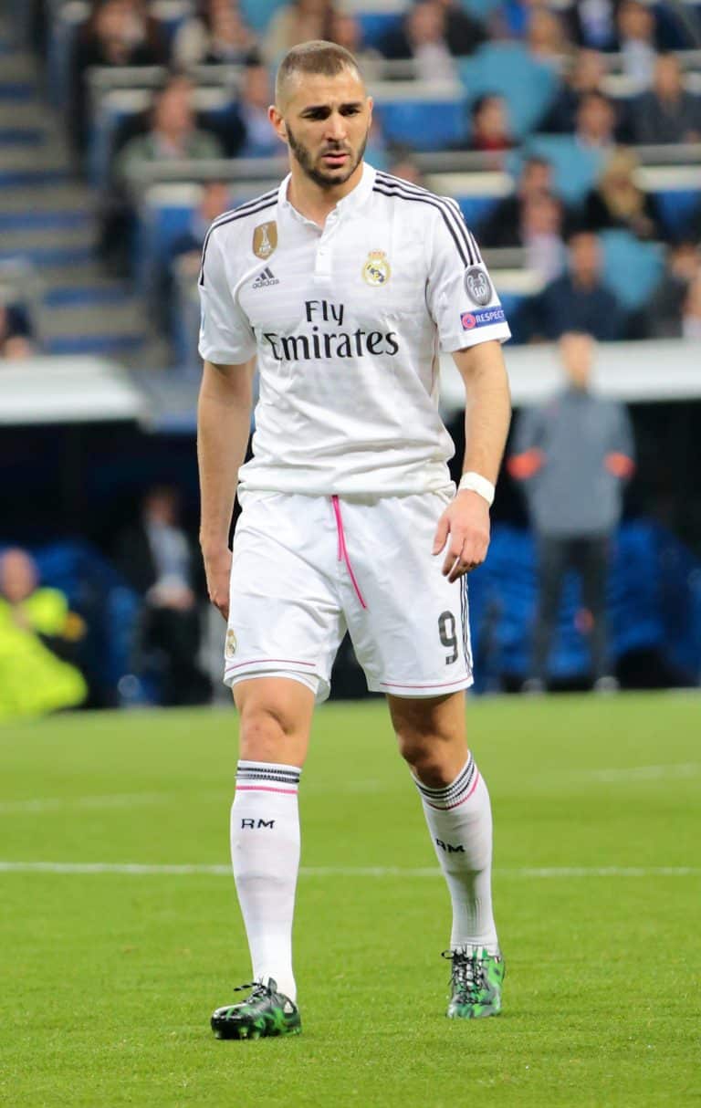 Benzema propulse le Real Madrid au sommet du classement