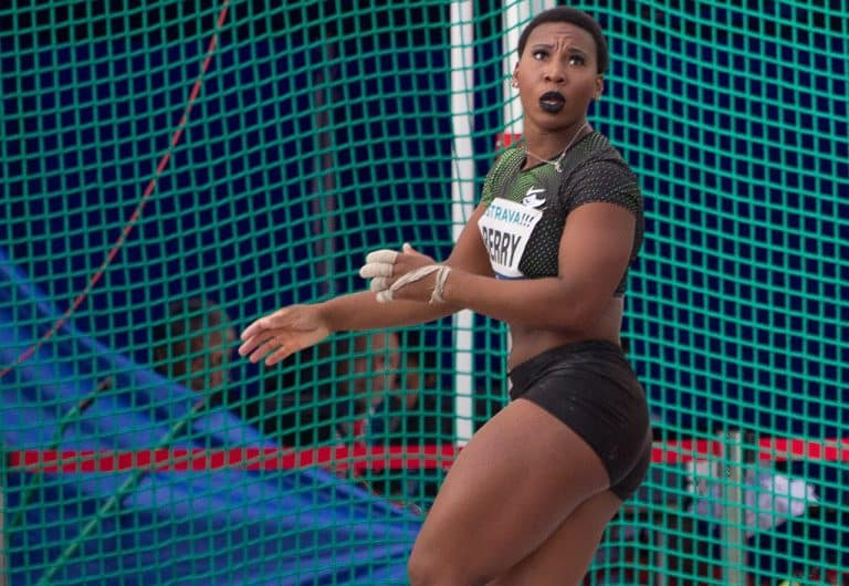 L’athlète américaine Gwen Berry proteste contre l’hymne national avant les JO de Tokyo