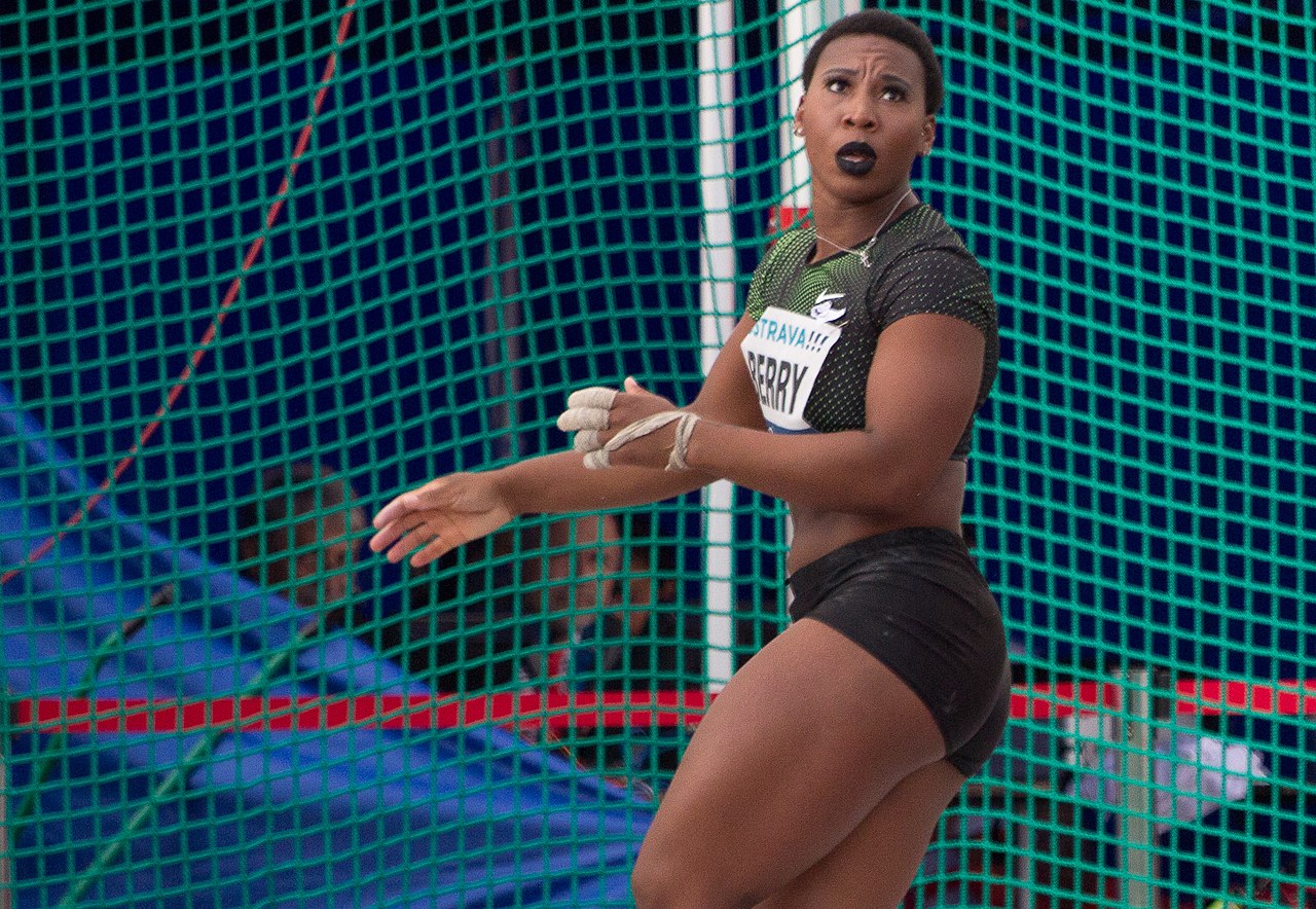 L’athlète américaine Gwen Berry proteste contre l’hymne national avant les JO de Tokyo