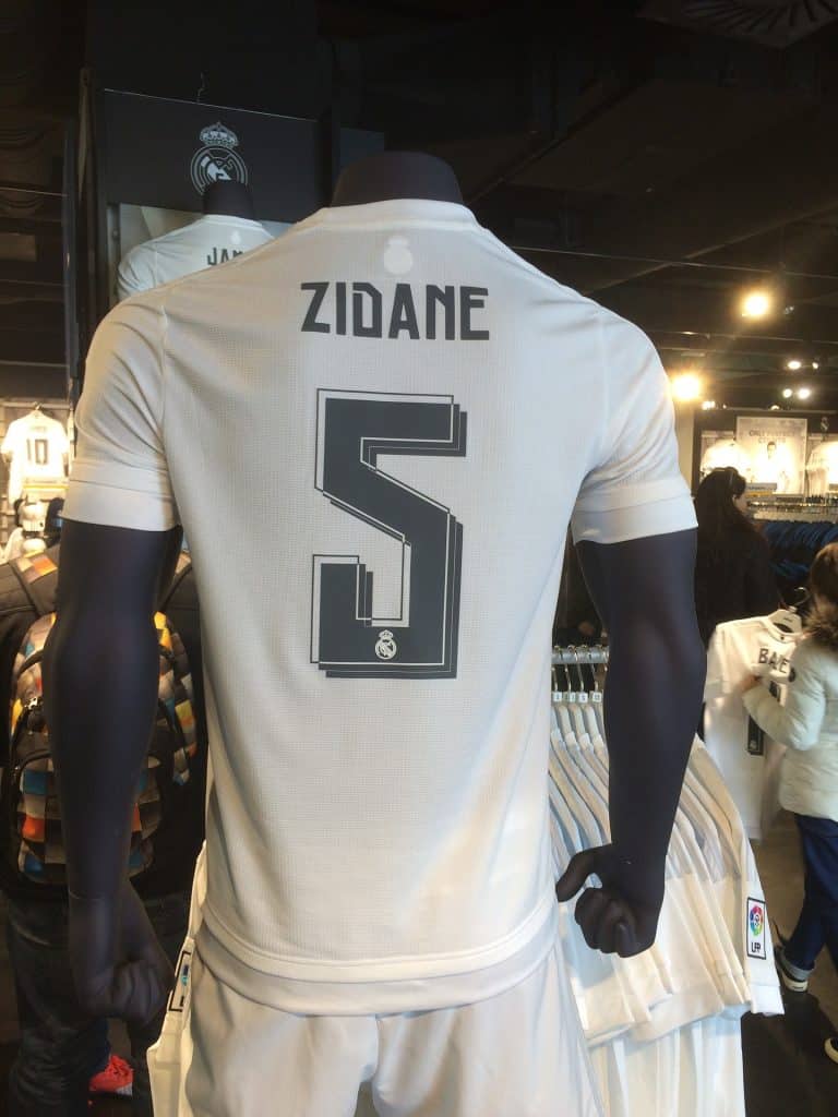Casemiro pourrait prendre le numéro 5 de Varane au Real