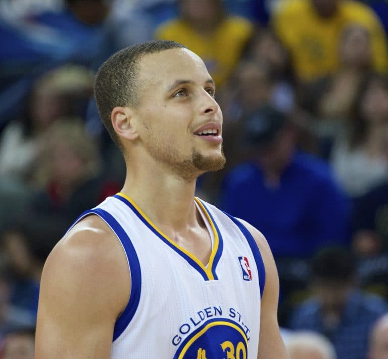 Stephen Curry devient le plus grand tireur à 3 points de la NBA