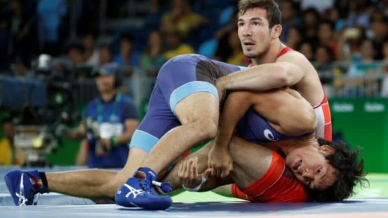 JO 2024 : Zelimkhan Khadjiev, un lutteur français résilient qui vise un retour triomphal à Paris