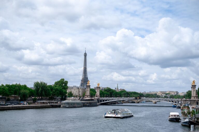 Paris : la qualité de l&rsquo;eau de la Seine s&rsquo;améliore mais est-elle vraiment prête pour les JO 2024 ?